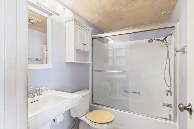 3500 S Greenville St A5 Santa Ana CA 92704 012 Bathroom