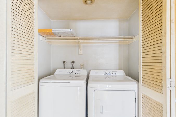 3500 S Greenville St A5 Santa Ana CA 92704 014 Laundry