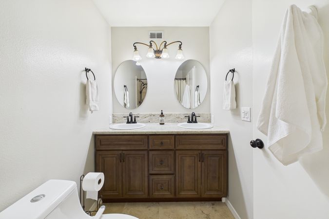 729 S Hayward St Anaheim CA 92804 018 Bathroom