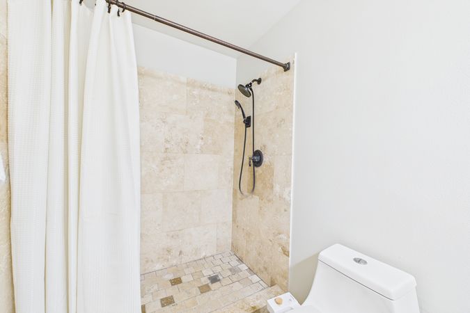 729 S Hayward St Anaheim CA 92804 019 Bathroom