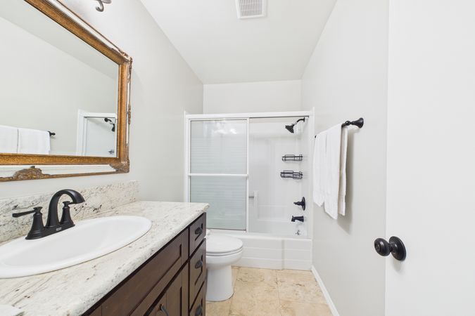 729 S Hayward St Anaheim CA 92804 023 Bathroom