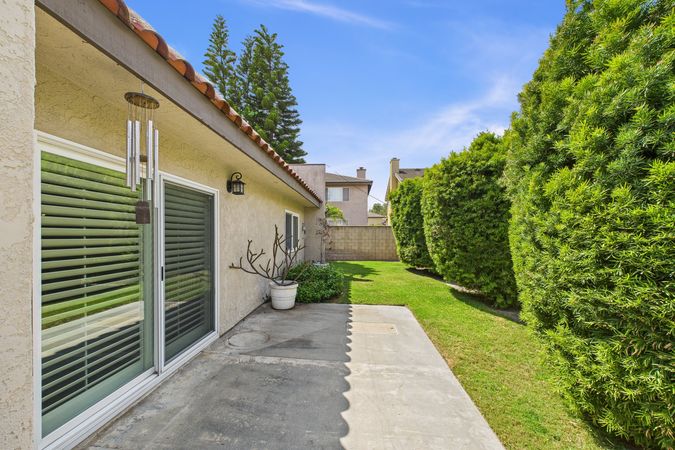 729 S Hayward St Anaheim CA 92804 029 Sideyard