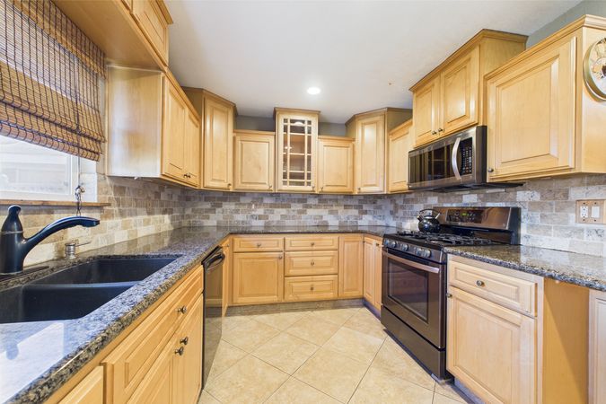 3647 W Myra Ave Anaheim CA 92804 - 006 - Kitchen 3
