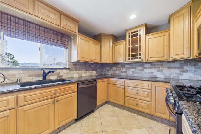 3647 W Myra Ave Anaheim CA 92804 - 007 - Kitchen 4