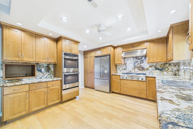 9764 Cedar Ct Cypress CA 90630 - 010 - Kitchen 3