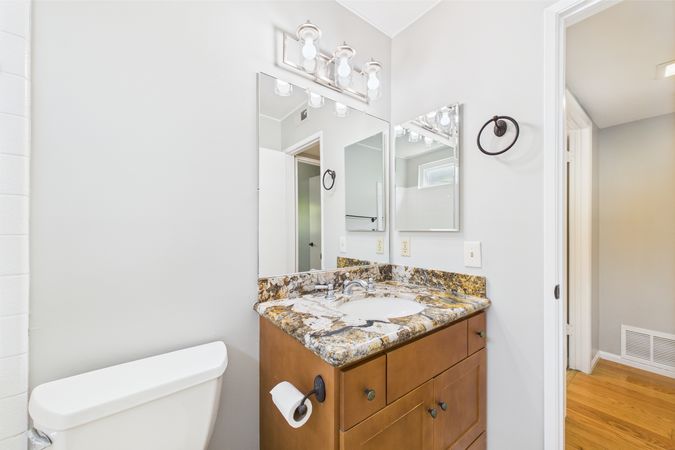 9764 Cedar Ct Cypress CA 90630 - 019 - Bathroom 1-2