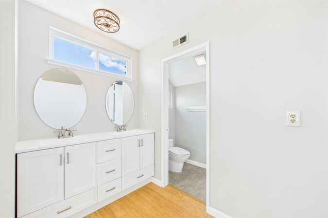 9764 Cedar Ct Cypress CA 90630 - 025 - Master Bathroom 1