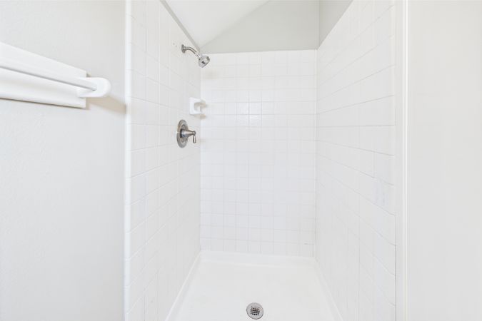 9764 Cedar Ct Cypress CA 90630 - 028 - Master Bathroom 4