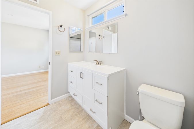 9764 Cedar Ct Cypress CA 90630 - 034 - Bathroom 3-2