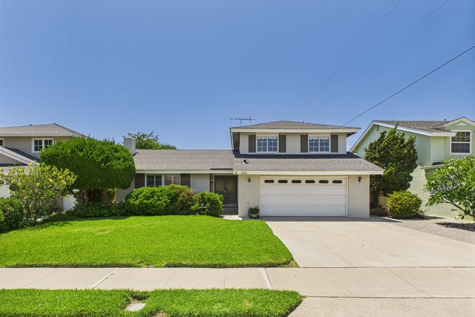 10569 Gregory Cir Cypress CA 90630 - 004 - Front 4