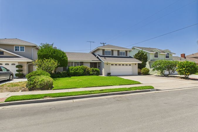 10569 Gregory Cir Cypress CA 90630 - 005 - Front 5