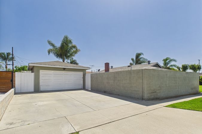 8412 San Marino Dr Buena Park CA 90620 - 033 - Garage 1