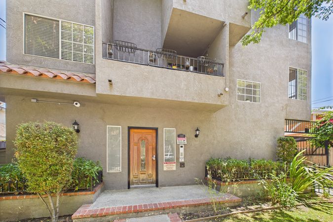 1200 Ohio Ave #6 Long Beach CA 90804 - 002 - Front