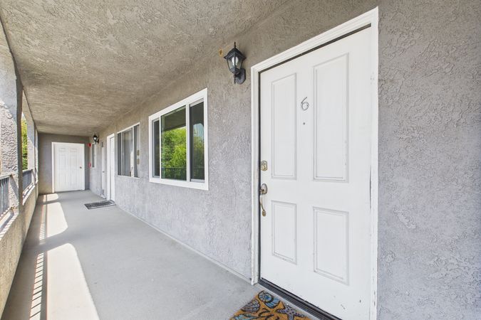 1200 Ohio Ave #6 Long Beach CA 90804 - 004 - Front