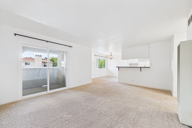 1200 Ohio Ave #6 Long Beach CA 90804 - 006 - Living Room