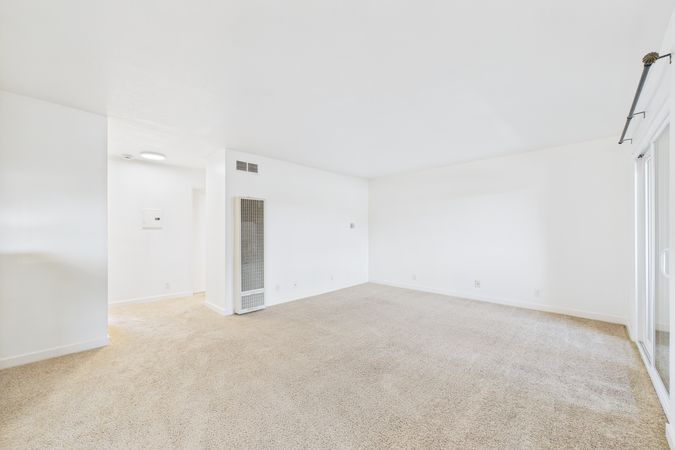 1200 Ohio Ave #6 Long Beach CA 90804 - 007 Living Room