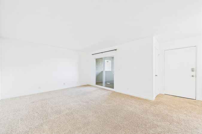 1200 Ohio Ave #6 Long Beach CA 90804 - 008 - Living Room