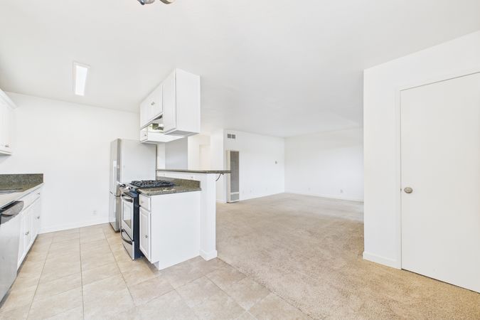 1200 Ohio Ave #6 Long Beach CA 90804 - 010 Dining Room