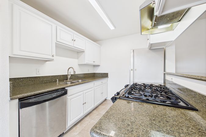 1200 Ohio Ave #6 Long Beach CA 90804 - 011 - Kitchen