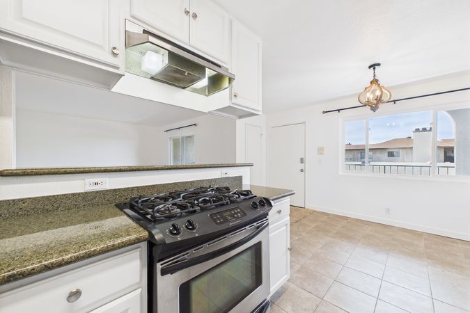 1200 Ohio Ave #6 Long Beach CA 90804 - 013 - Kitchen