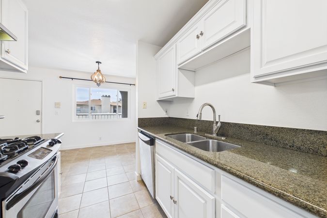 1200 Ohio Ave #6 Long Beach CA 90804 - 014 - Kitchen