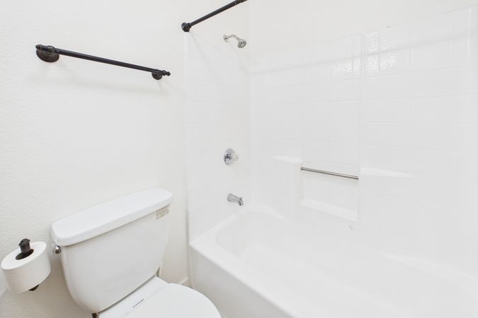 1200 Ohio Ave #6 Long Beach CA 90804 - 018 - Primary Bathroom