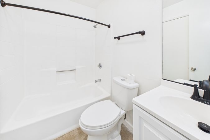 1200 Ohio Ave #6 Long Beach CA 90804 - 021 Bathroom 2