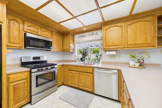 8547 Carnation Dr Buena Park CA 90620 - 014 - Kitchen 3