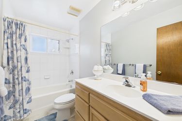 8547 Carnation Dr Buena Park CA 90620 - 024 - Bathroom 2-1
