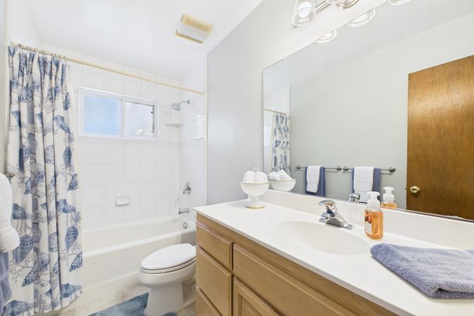 8547 Carnation Dr Buena Park CA 90620 - 024 - Bathroom 2-1