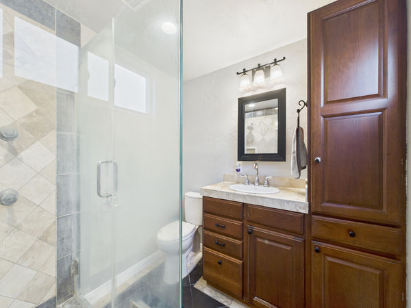 5275 Vista Real Cypress CA - 017 - Master Bathroom