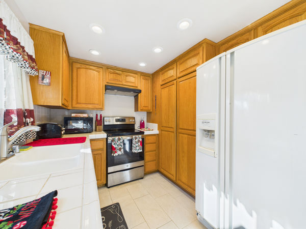 1331 W Cerritos Ave, Unit 25, Anaheim, CA - 011 - Kitchen 2