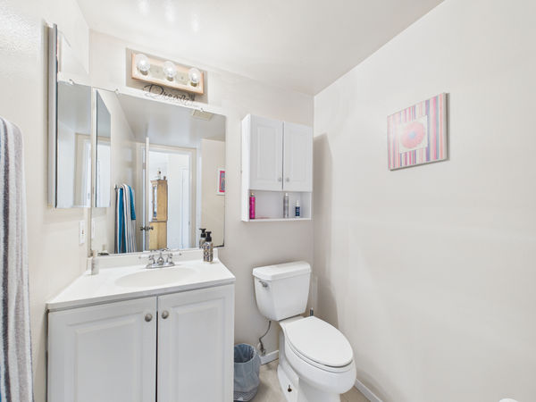 1331 W Cerritos Ave, Unit 25, Anaheim, CA - 013 - Bathroom 1