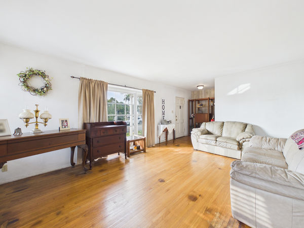 1331 E Marshall Pl, Long Beach, CA 90807 - 005 Living Room