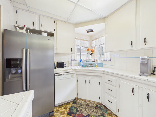 1331 E Marshall Pl, Long Beach, CA 90807 - 011 Kitchen