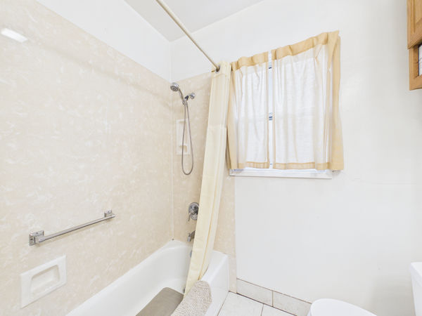 1331 E Marshall Pl, Long Beach, CA 90807 - 015 Bathroom 2