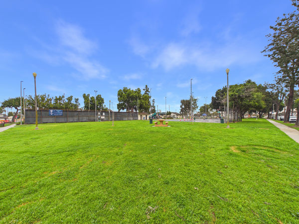 1331 E Marshall Pl, Long Beach, CA 90807 - 031 Park