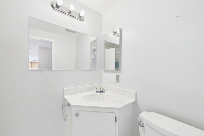 5270 Vista Hermosa Cypress CA - 030 - Bathroom 2-1