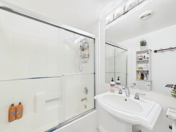 5471 Lime Ave Cypress CA - 031 - Bathroom 2-1