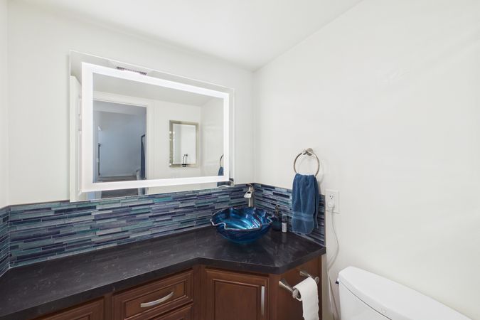 5089 Saratoga Ave Cypress CA - 023 - Hall Bath 1 - 1