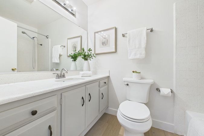 11466 Shippigan Way Cypress CA - 033 - Hall Bath 1