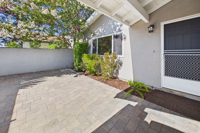 11606 Lakia Dr Cypress CA - 007 - Courtyard 1