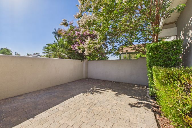 11606 Lakia Dr Cypress CA - 008 - Courtyard 2