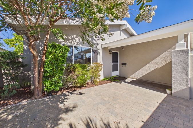 11606 Lakia Dr Cypress CA - 009 - Courtyard 3