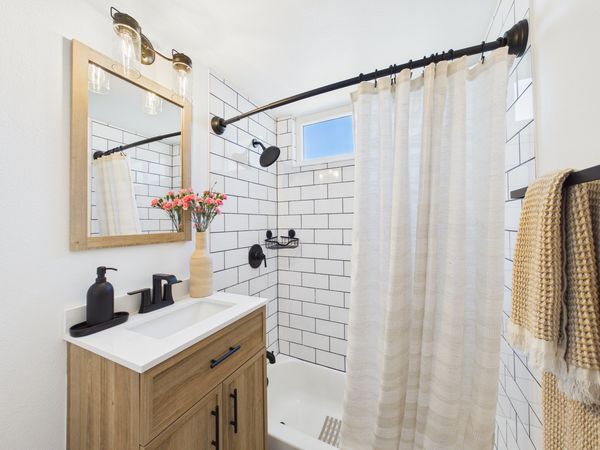 5501 Orange Ave Cypress CA - 030 - Bathroom 2-1