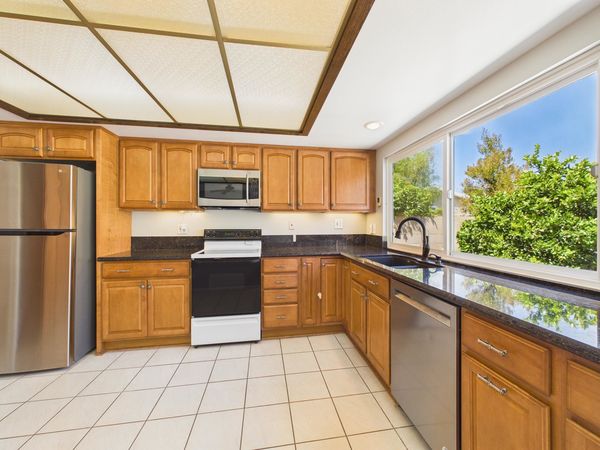 5375 Vista Real Cypress CA - 004 - Kitchen 3