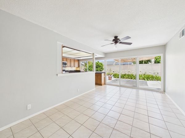 5375 Vista Real Cypress CA - 013 - Living Room 7