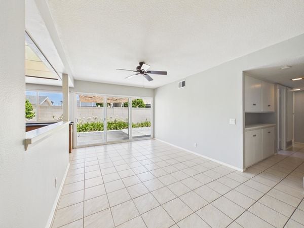 5375 Vista Real Cypress CA - 015 - Living Room 12