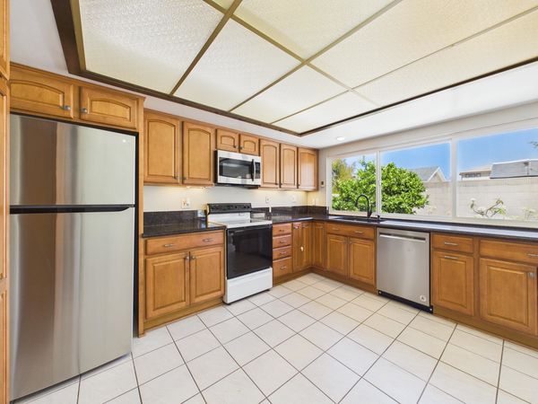 5375 Vista Real Cypress CA - 019 - Kitchen 8