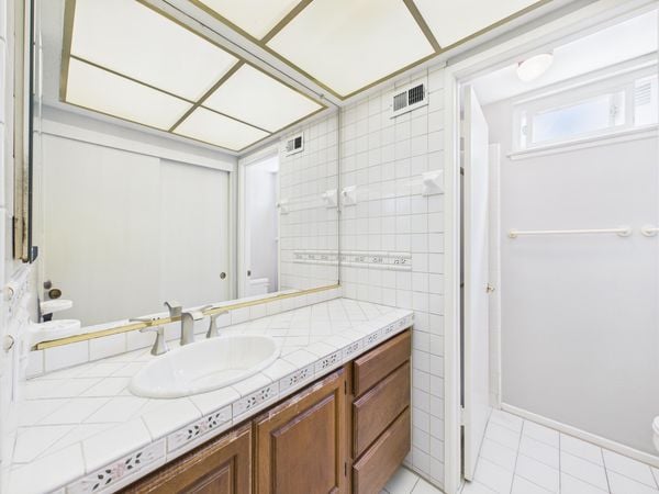 5375 Vista Real Cypress CA - 029 - Master Bath 2
